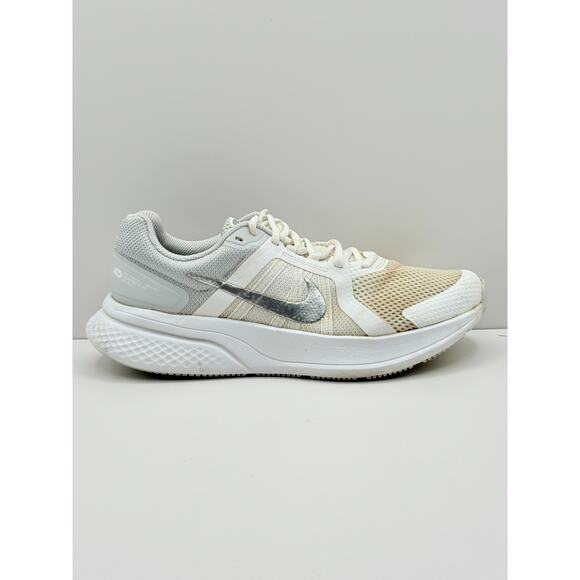 Size 10 Nike Run Swift 2 Womens White Metallic Athletic Running Shoes CU3528-105 - Picture 1 of 8